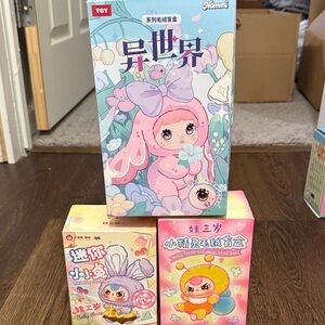 Nommi brand new collectible bundle pack (keychain and figures)